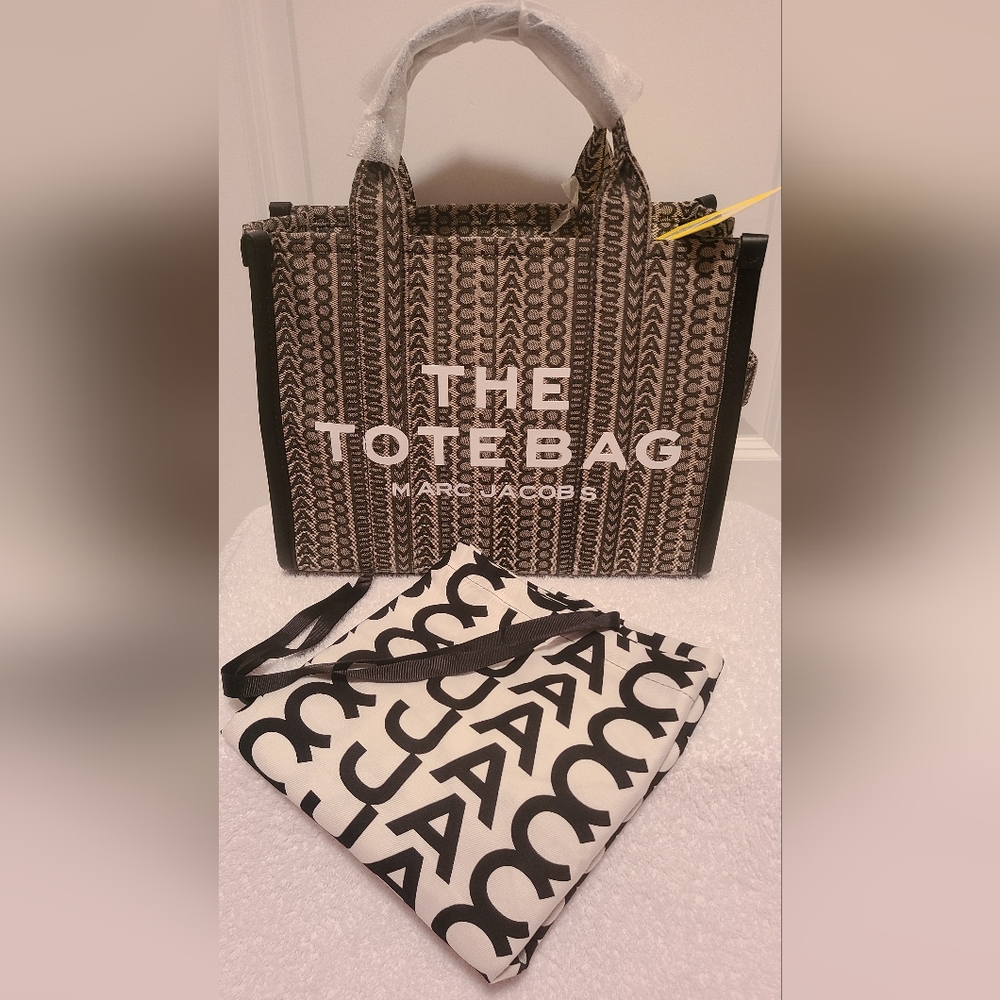 MARC JACOBS The Medium Monogram Tote Bag